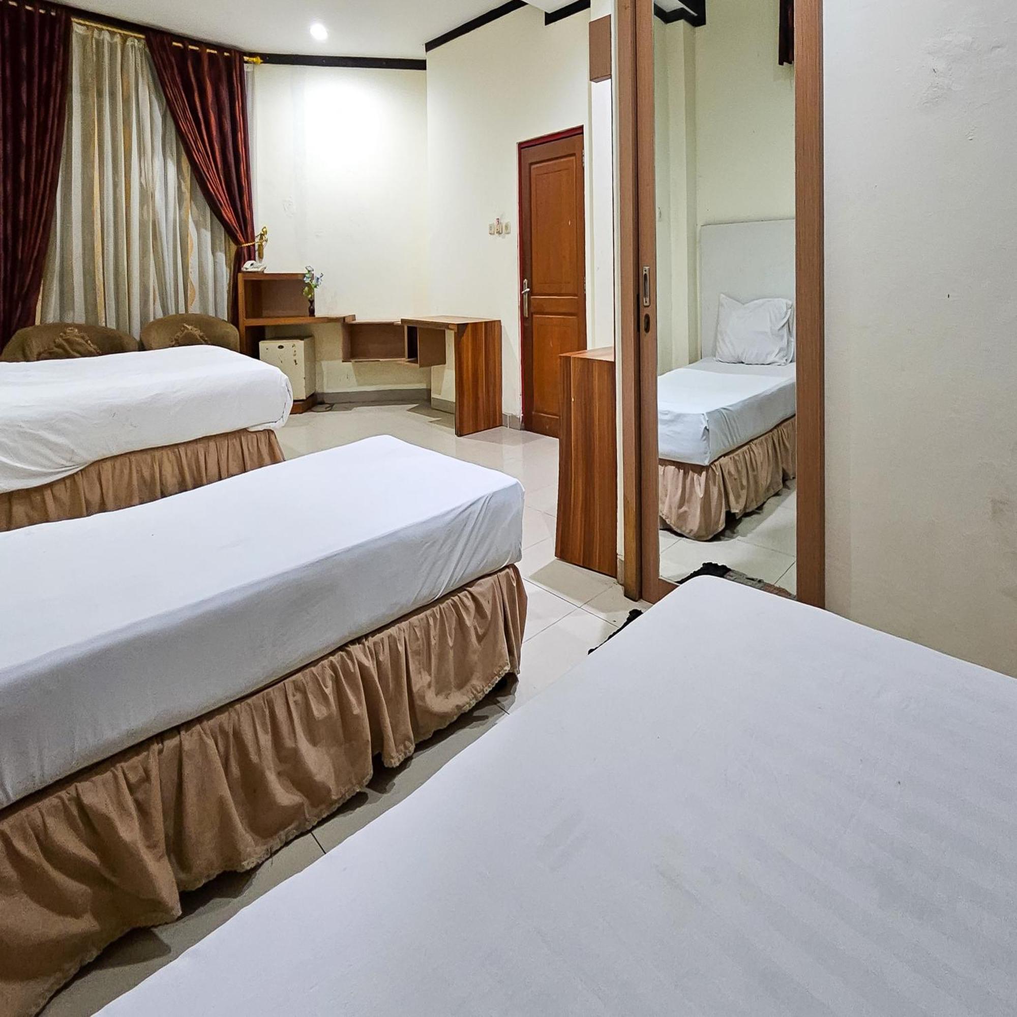 Urbanview Hotel Kharisma Banjarmasin Banjarmasin  Exterior foto